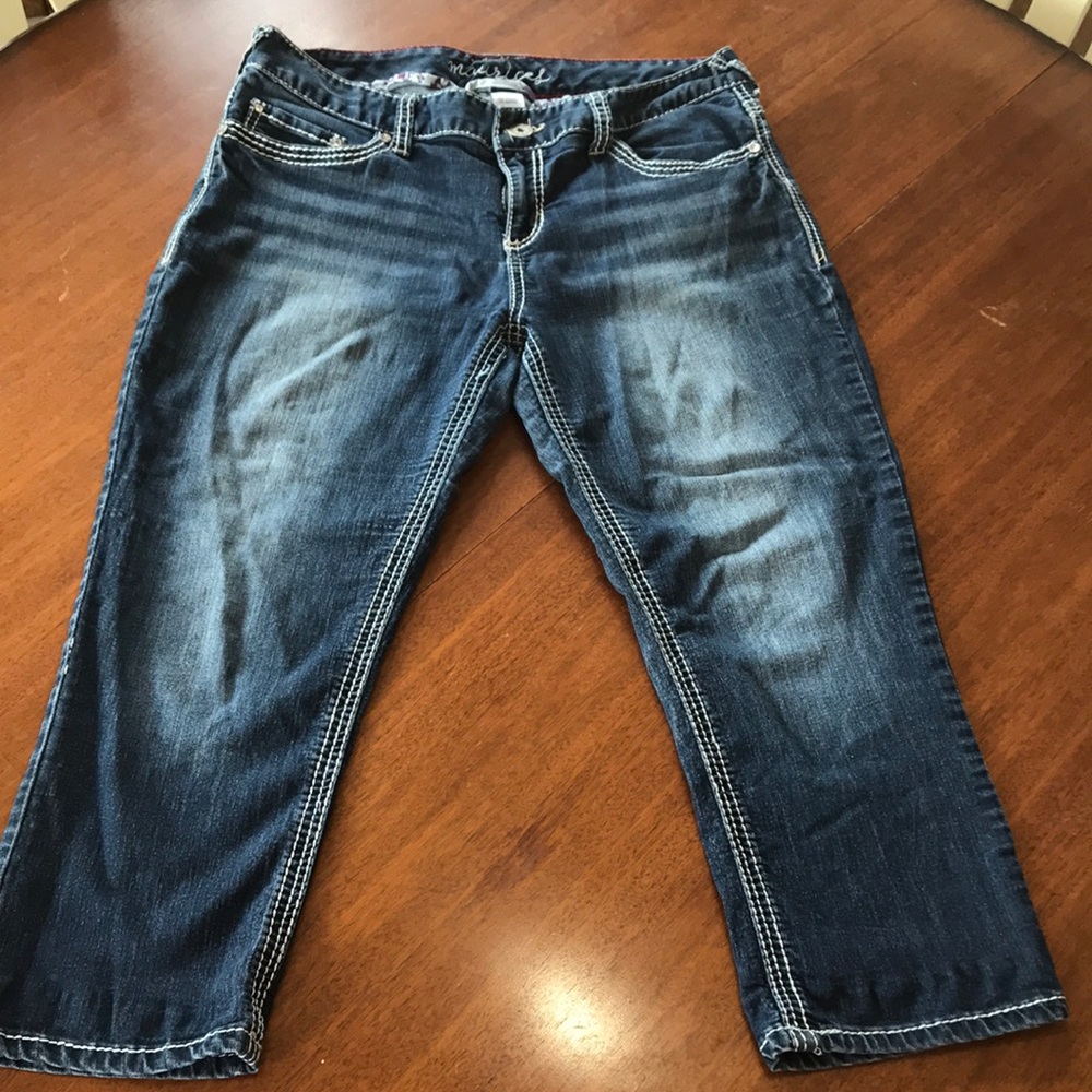 Maurice’s distresses Capri jean size 13/14